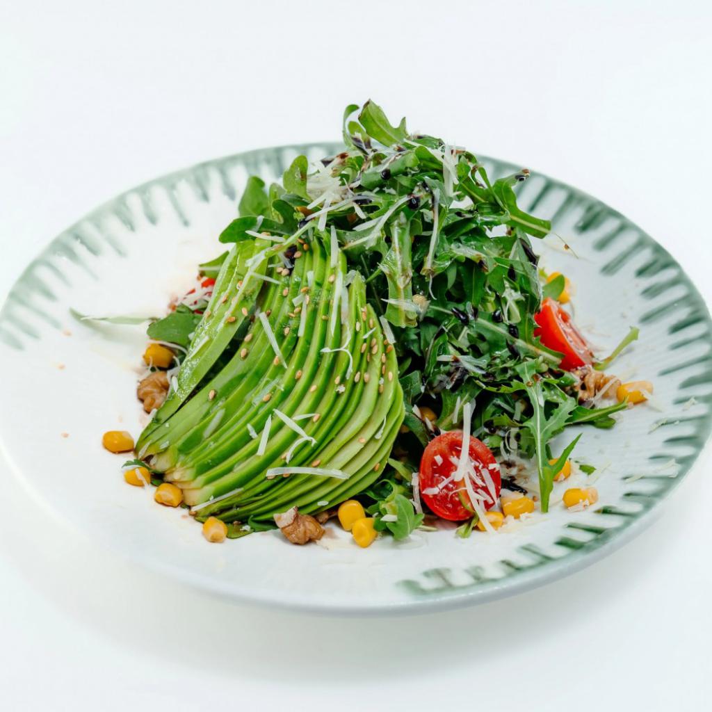 Avakado salatasi
