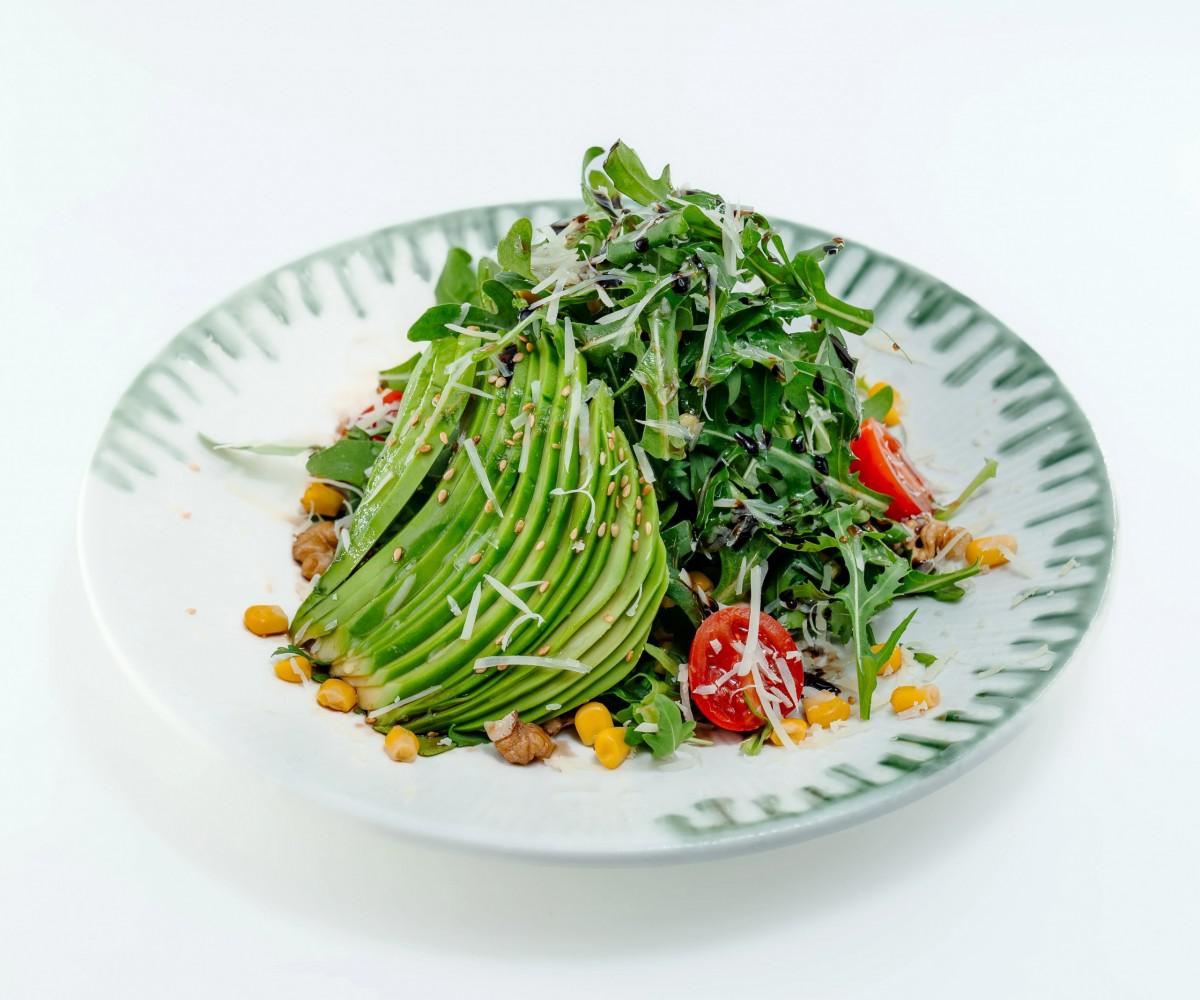 Avakado salatasi