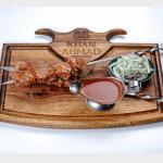 Qo'y go'shtidan shashlik bo'laklarga bo'lingan, 120 g