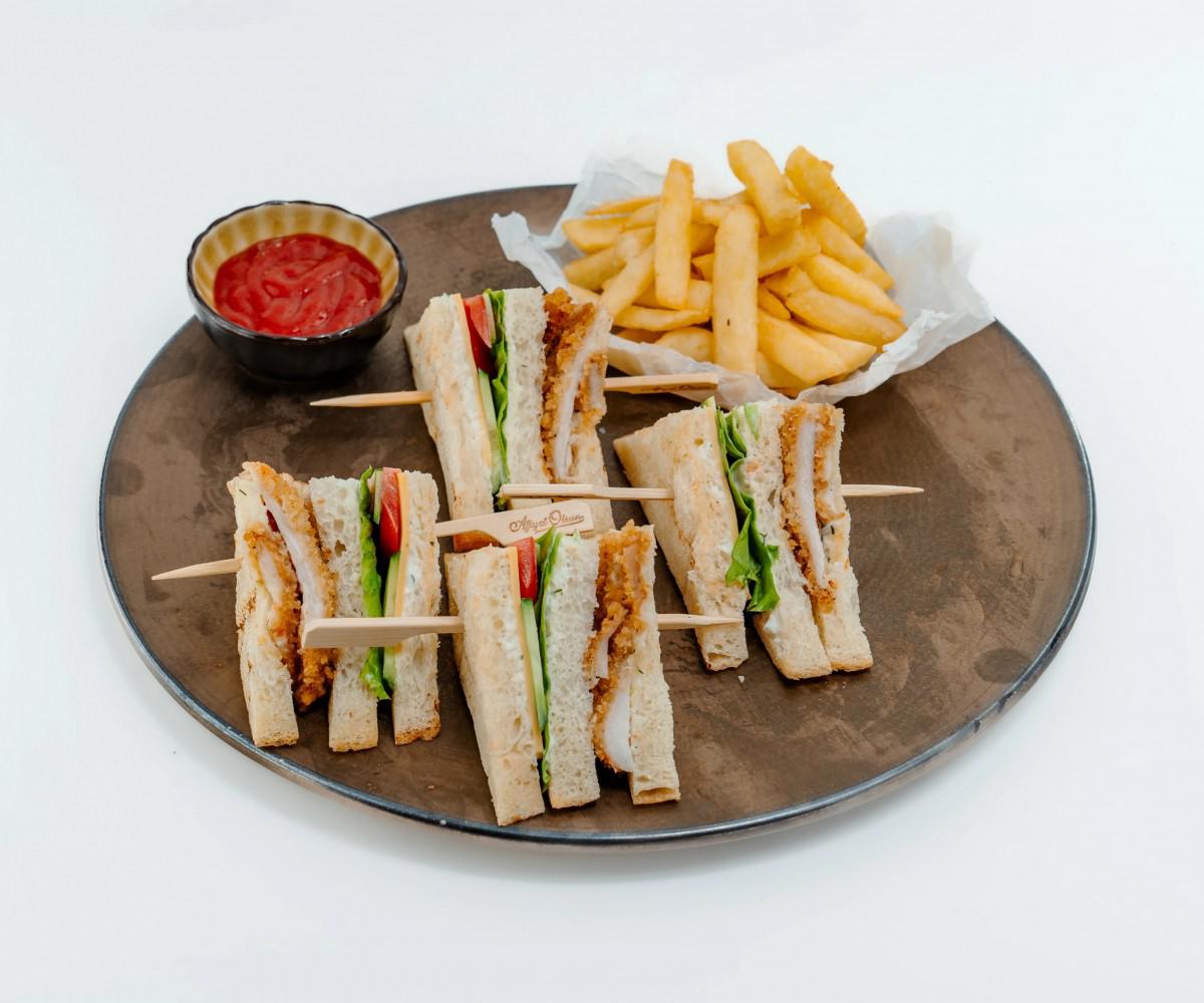 Bolalar uchun tovuq sendvichi