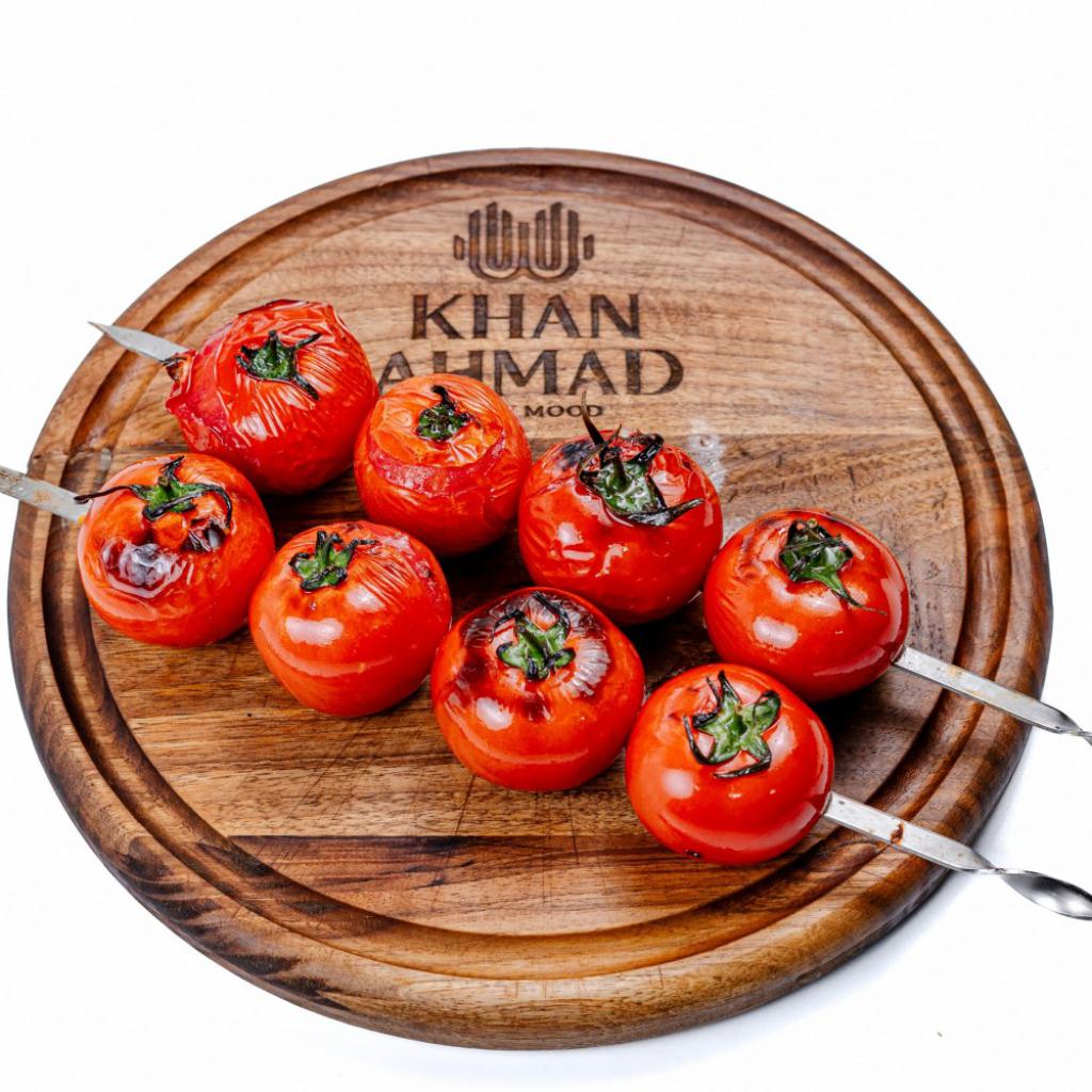 Grilda pishirilgan pomidor