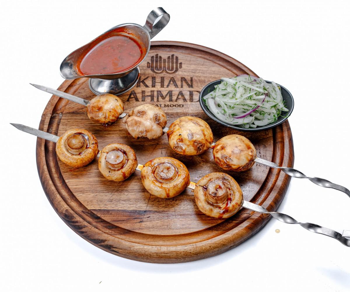 Grilda pishirilgan shampignonlar